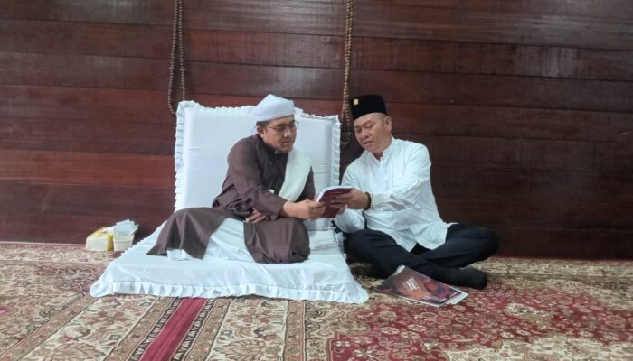 Nikson Nababan Kunjungi Tuan Guru  Babussalam Besilam